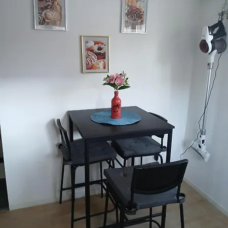 By R&b Apartment *